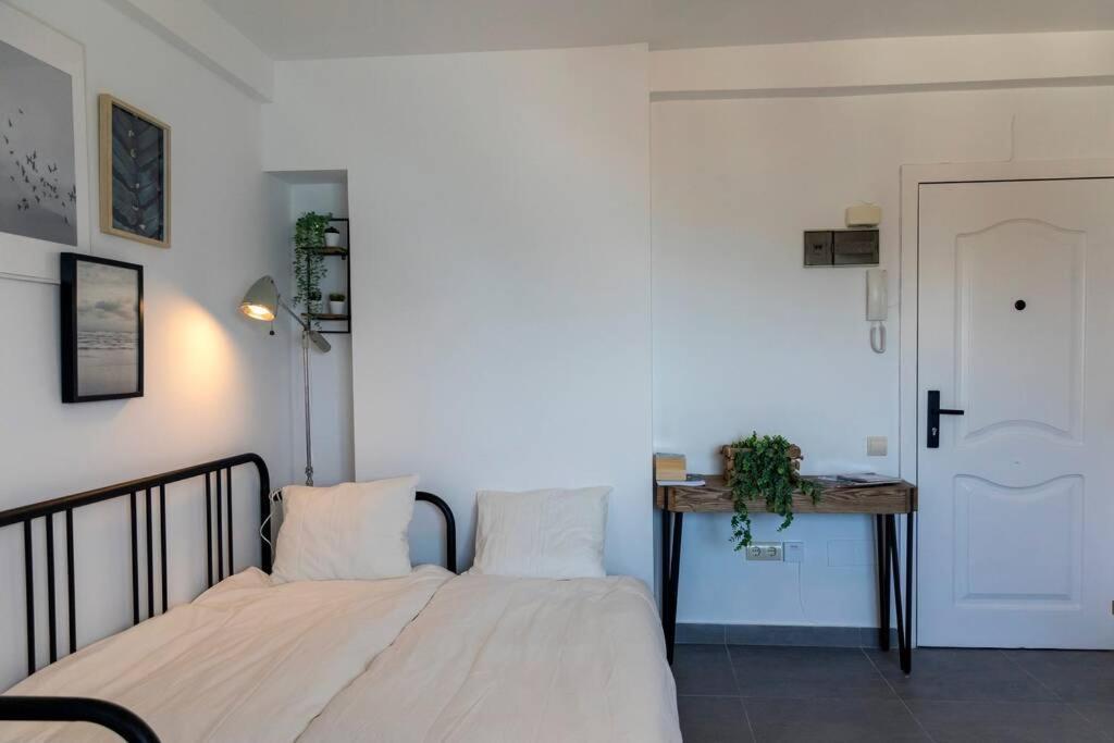 Beachfront Apartment Near Marbella Sitio de Calahonda Eksteriør bilde