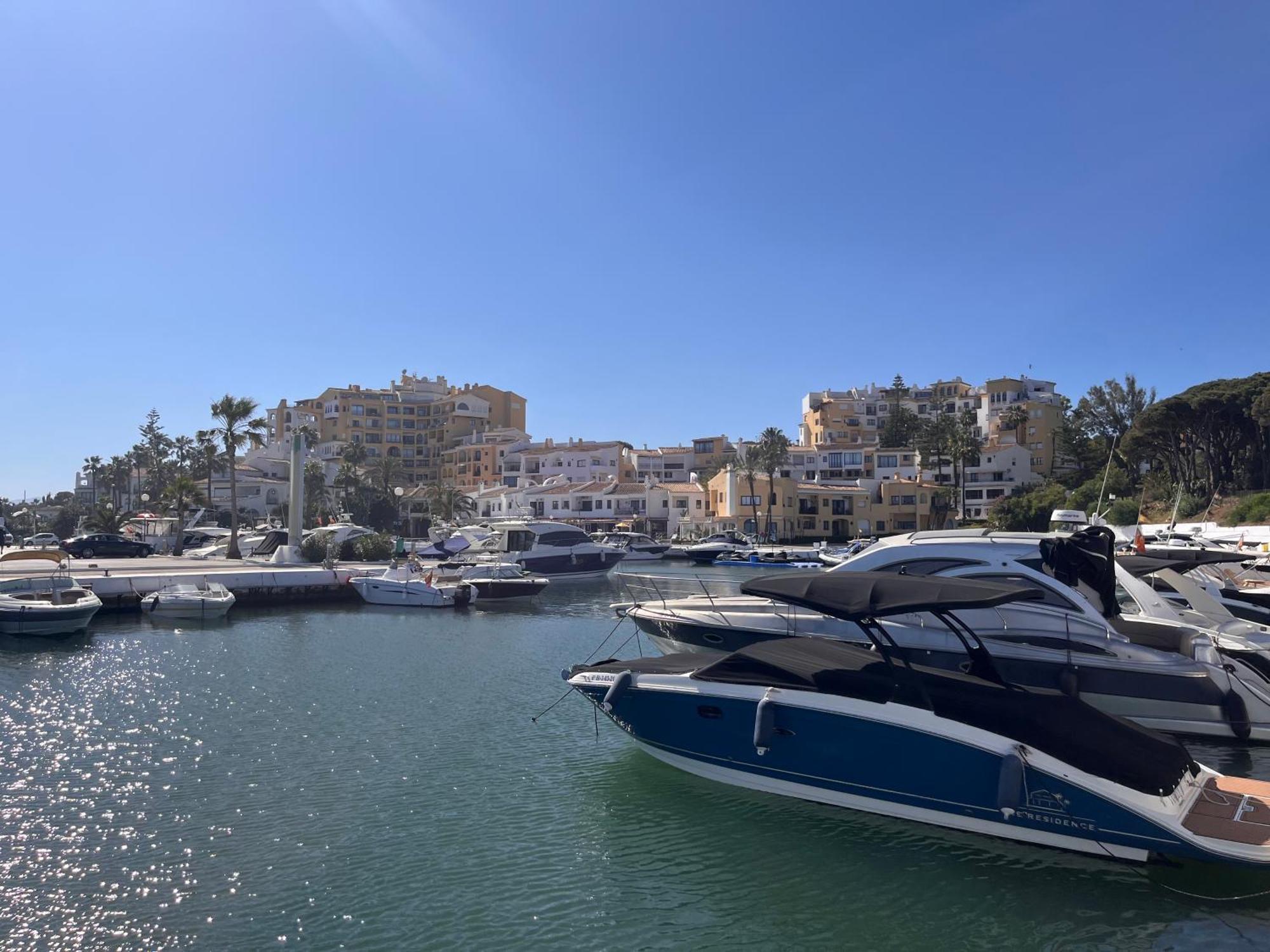 Beachfront Apartment Near Marbella Sitio de Calahonda Eksteriør bilde